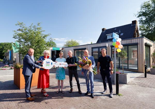 Opening eerste wisselwinkel in Loppersum