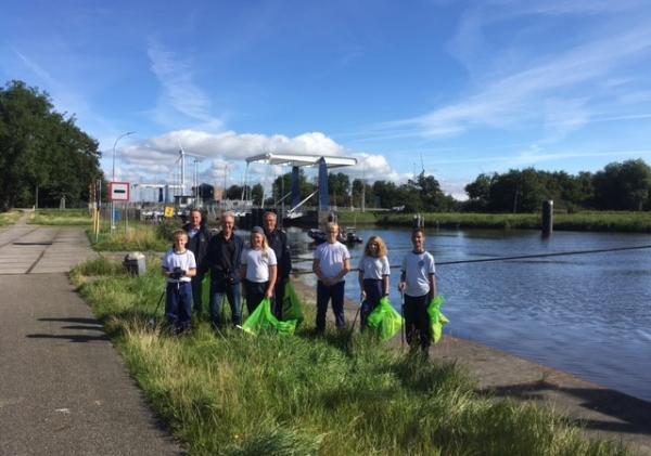 Groepsfoto van het Zeekadettenkorps in Delfzijl