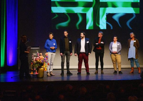 Groninger raadsleden en Statenleden op het podium