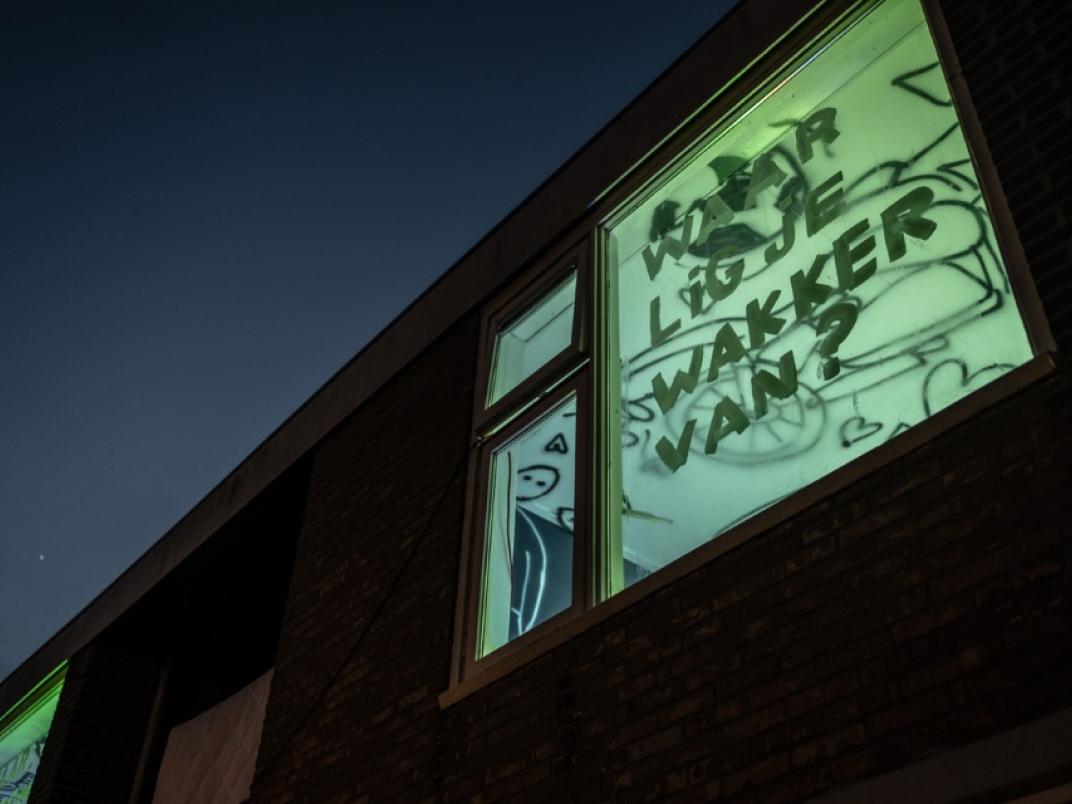 Raam met tekst 'Waar lig je wakker van?'